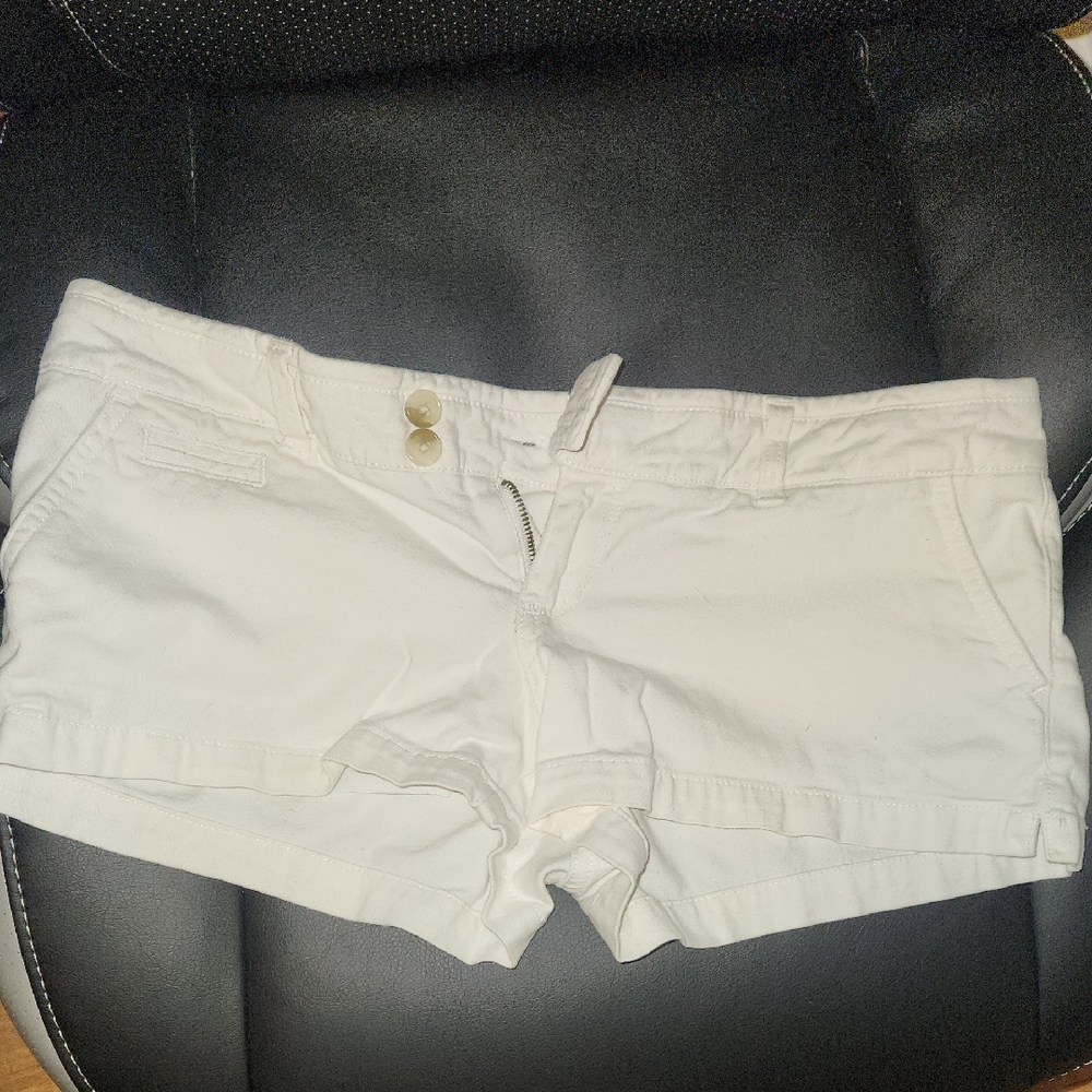 American Eagle Low Rise Women's White Shorts